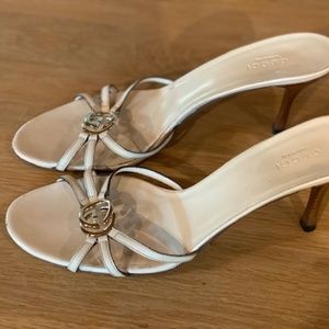 Gucci open toe white leather heel sandals size 9